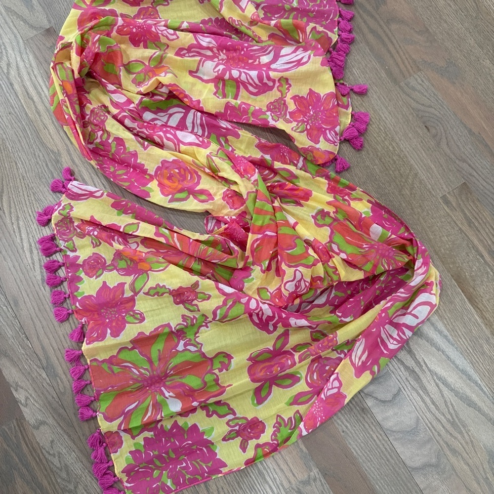Lilly Pulitzer printed scarf with tassel ends - Picture 3 of 3
